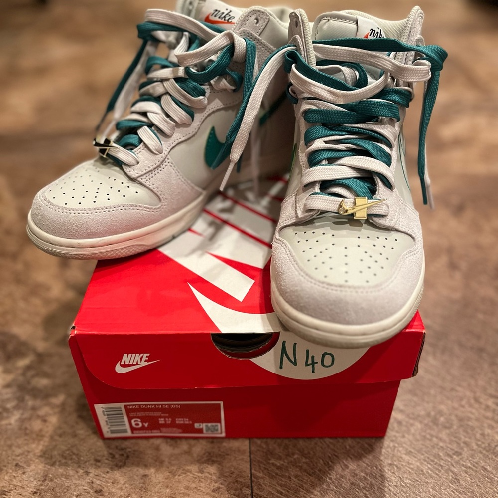 Nike Dunk High Top SE First Use Green Noise